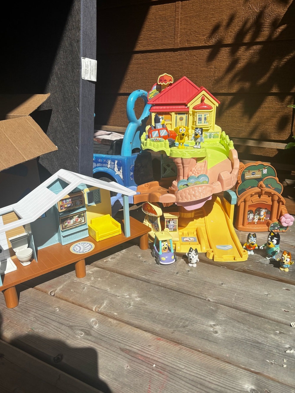Bluey bundle with figures